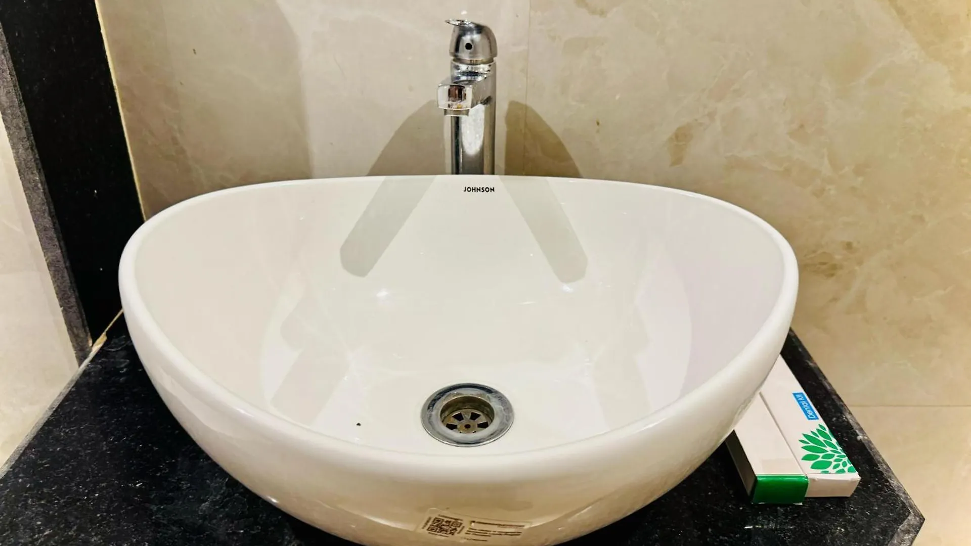 מלון ורנאסי Grand Continental 3*,
