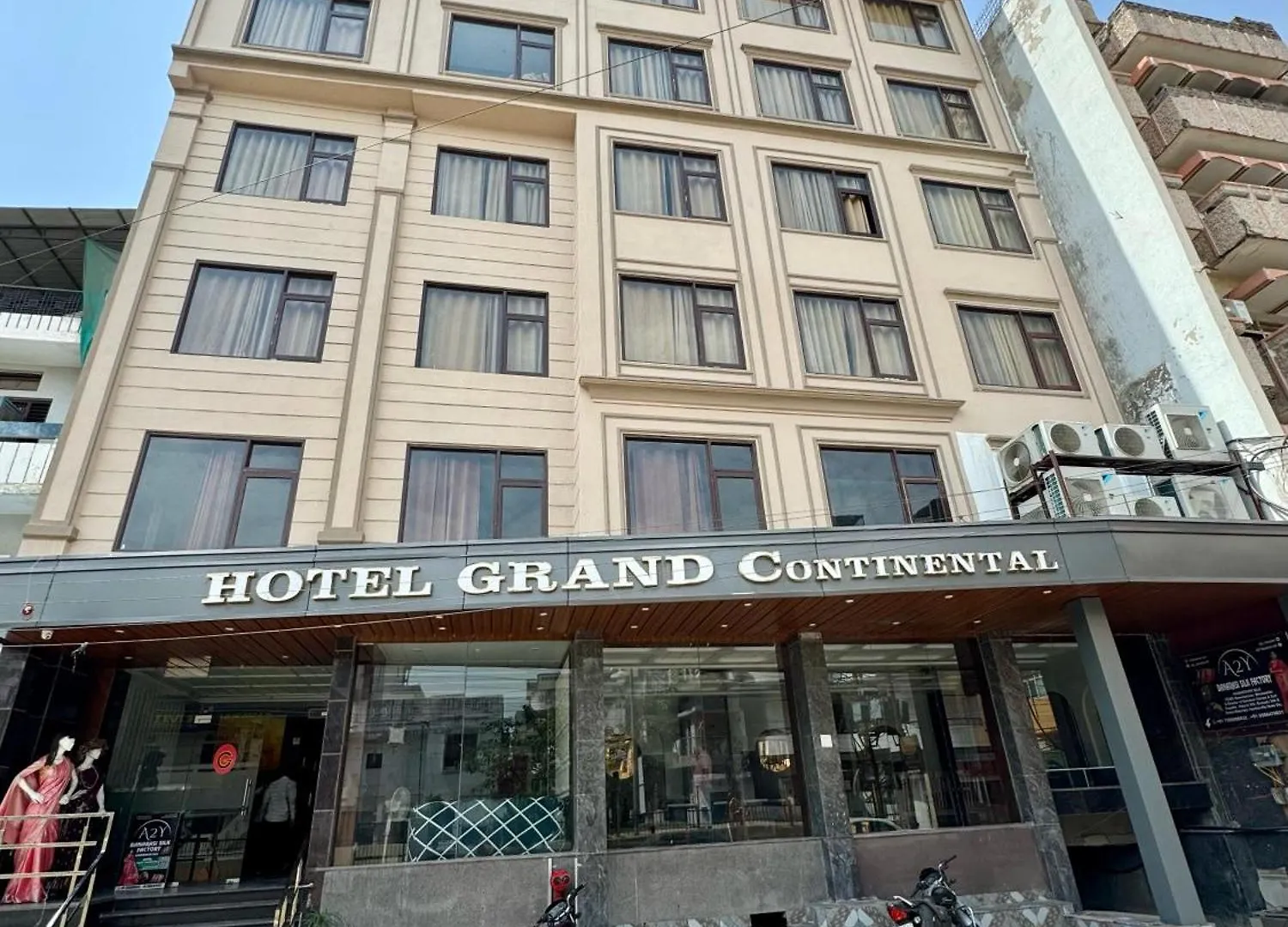 מלון ורנאסי Grand Continental