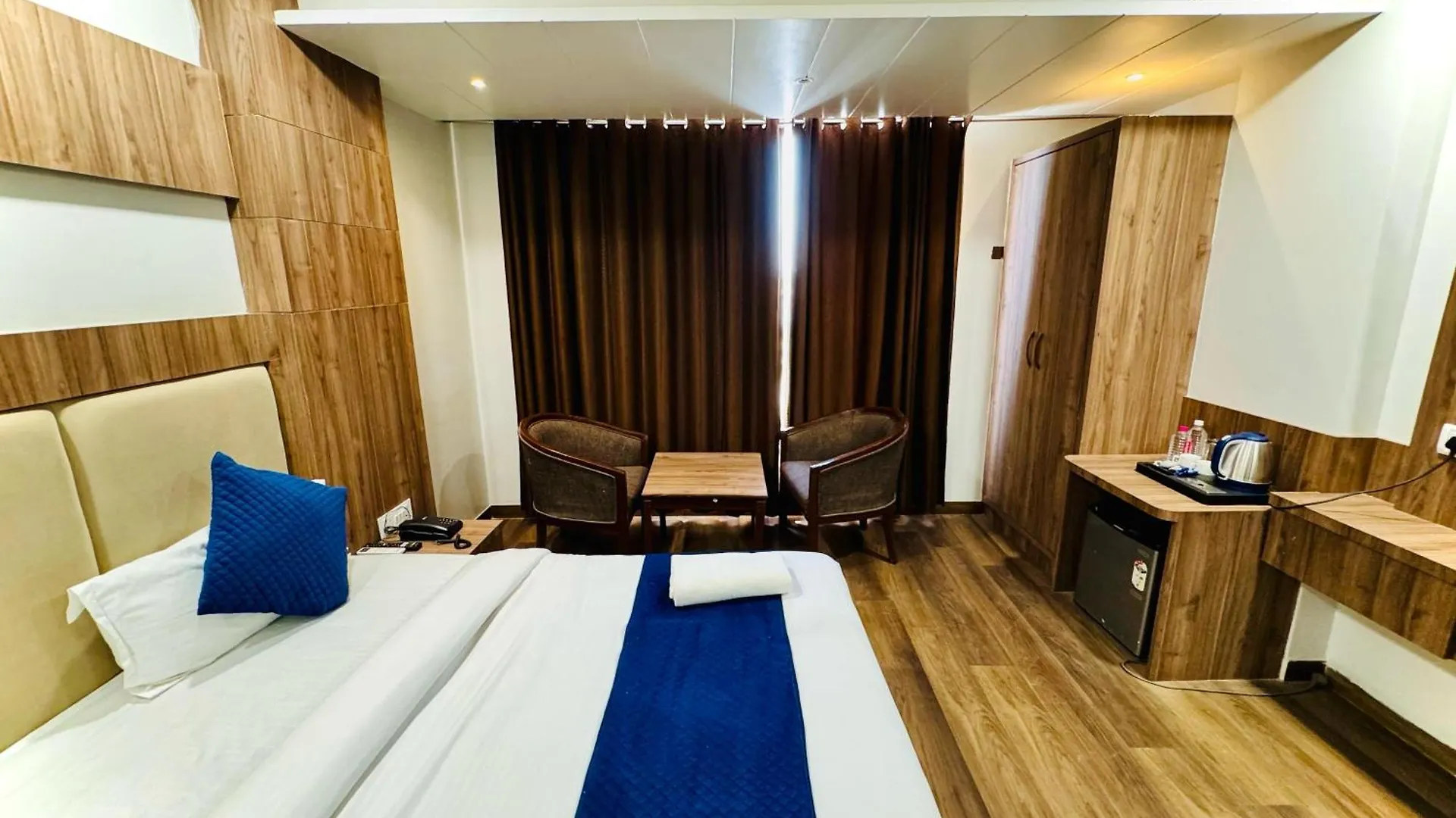 ***  فندق Grand Continental فاراناسي الهند