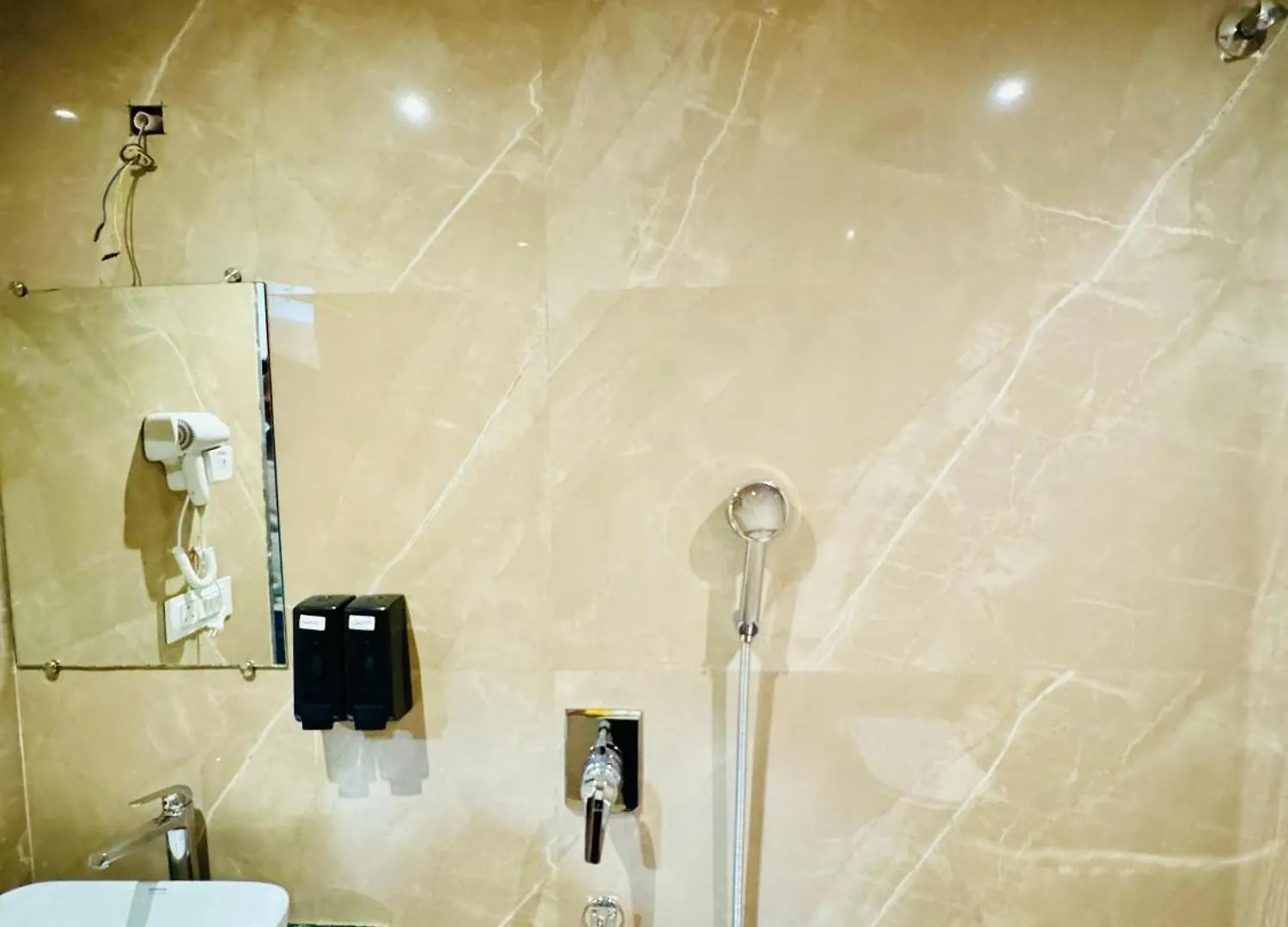 فندق Grand Continental فاراناسي
