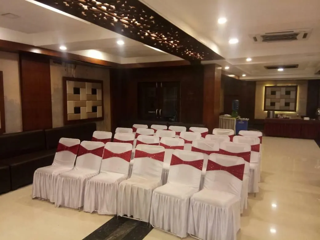فندق Grand Continental فاراناسي 3*,